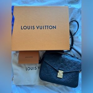 COPY - Louis Vuitton Pochette Metis Black leather
